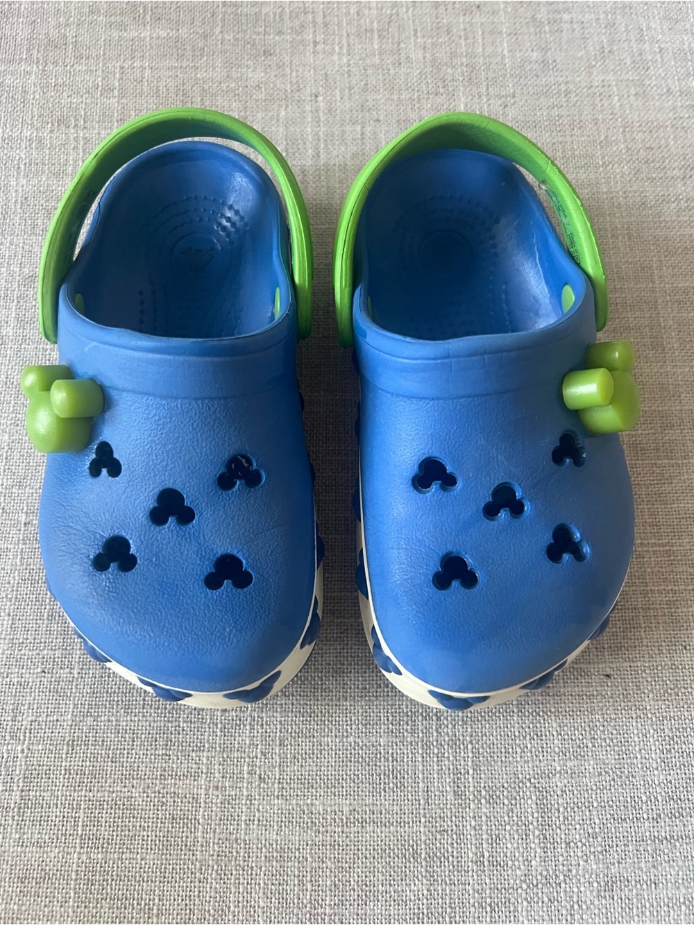 CROCS Disney Blue Clogs, kids/boys 8, casual playground school Mickey Mouse